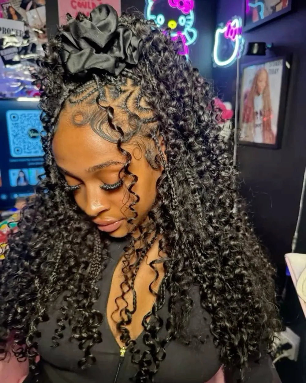Woman with boho knotless braids and curly pieces
